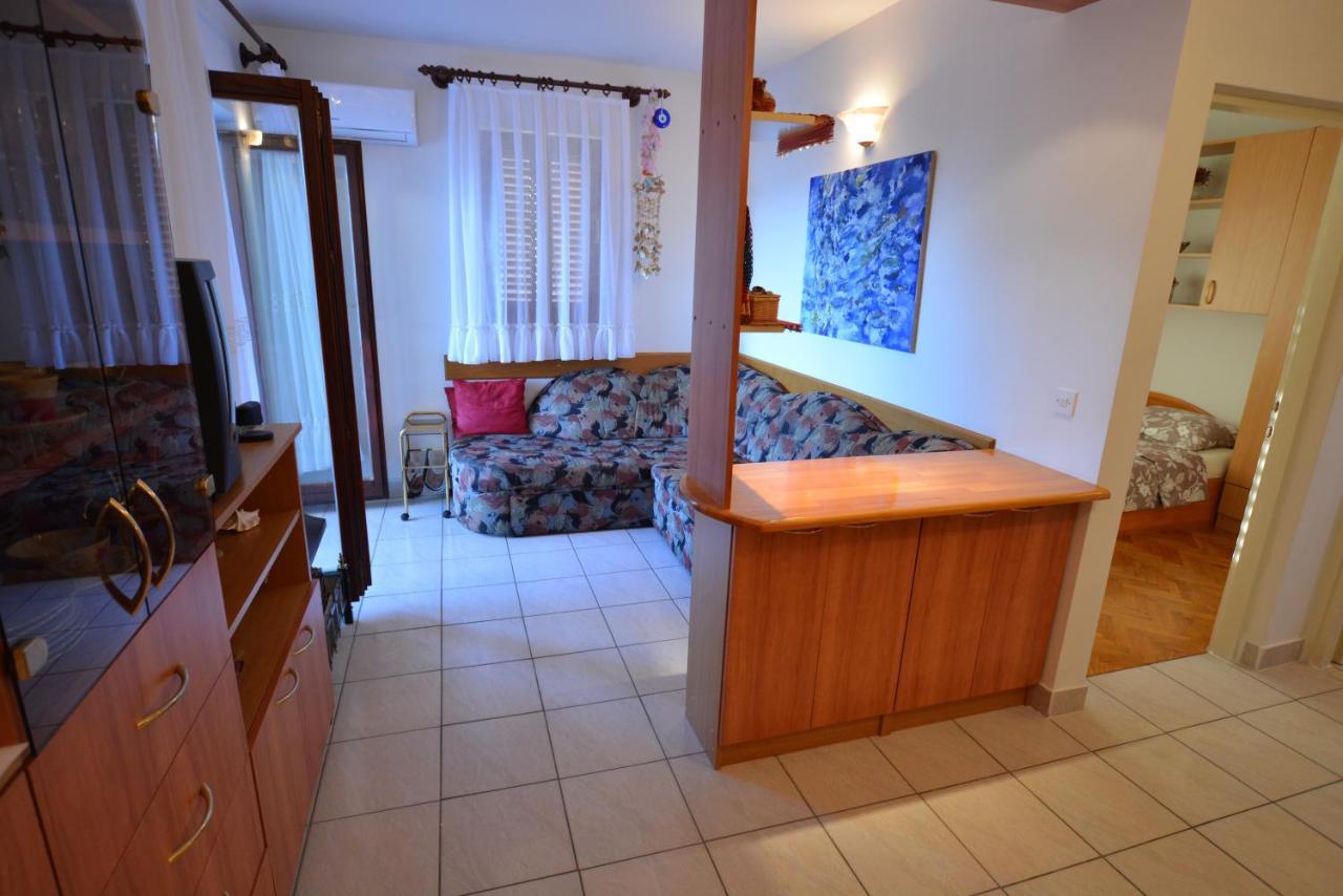 Maja Appartement Kornić Buitenkant foto