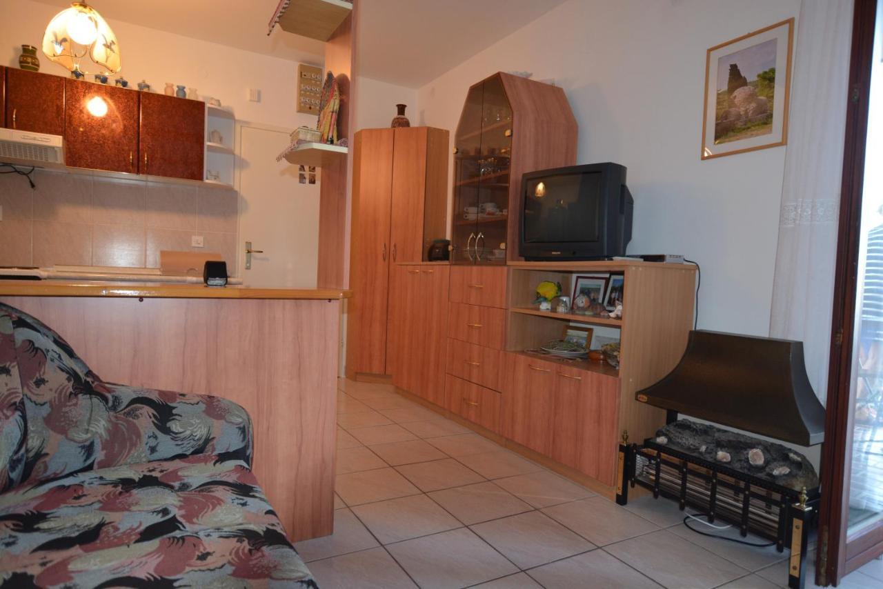 Maja Appartement Kornić Buitenkant foto