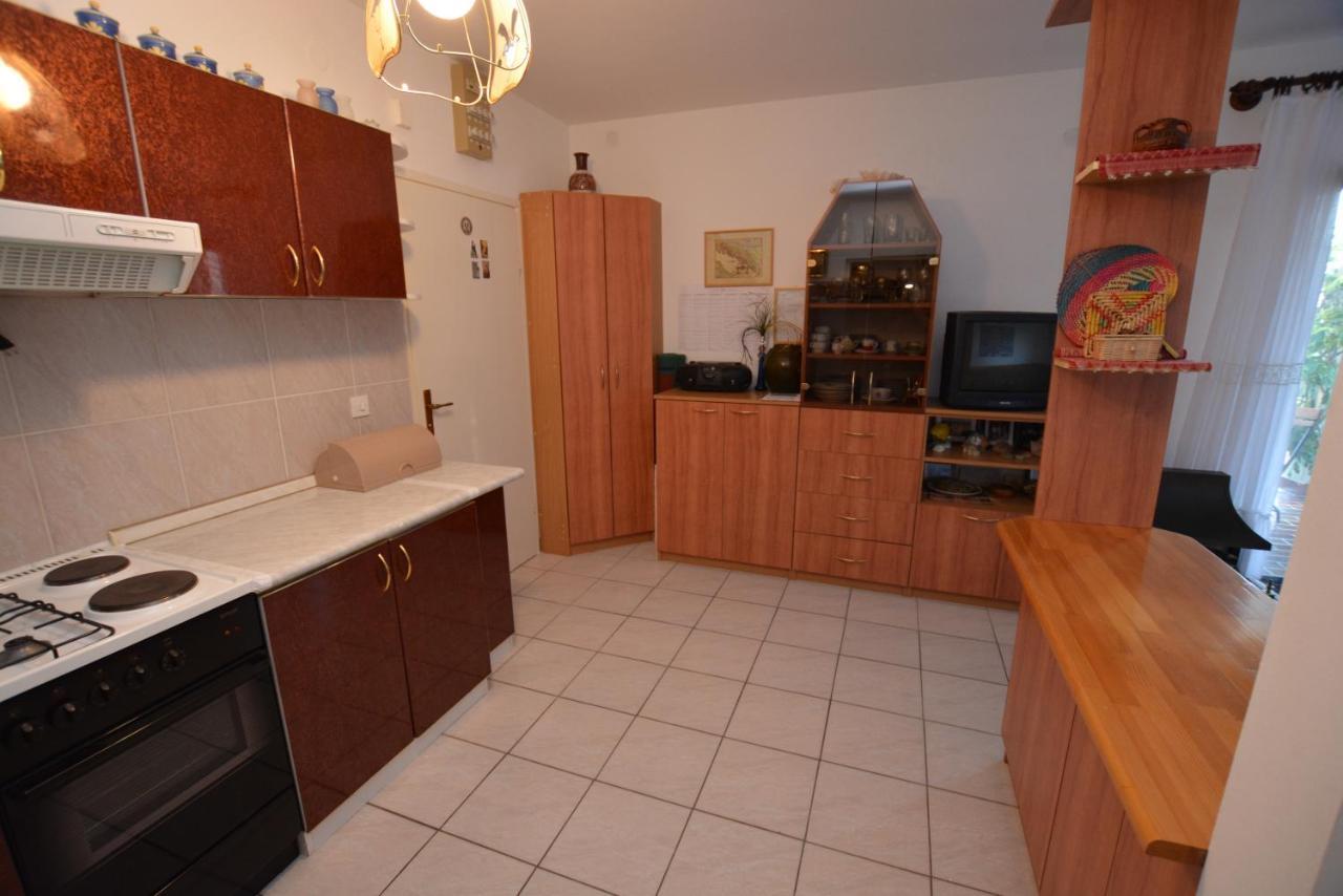 Maja Appartement Kornić Buitenkant foto