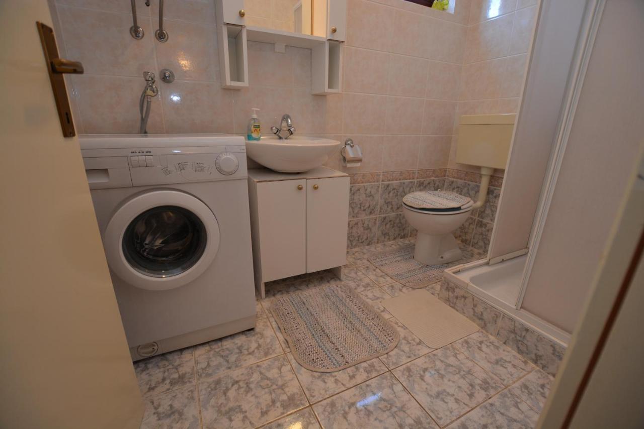 Maja Appartement Kornić Buitenkant foto