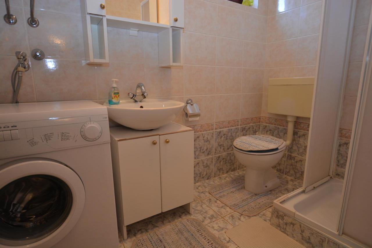 Maja Appartement Kornić Buitenkant foto