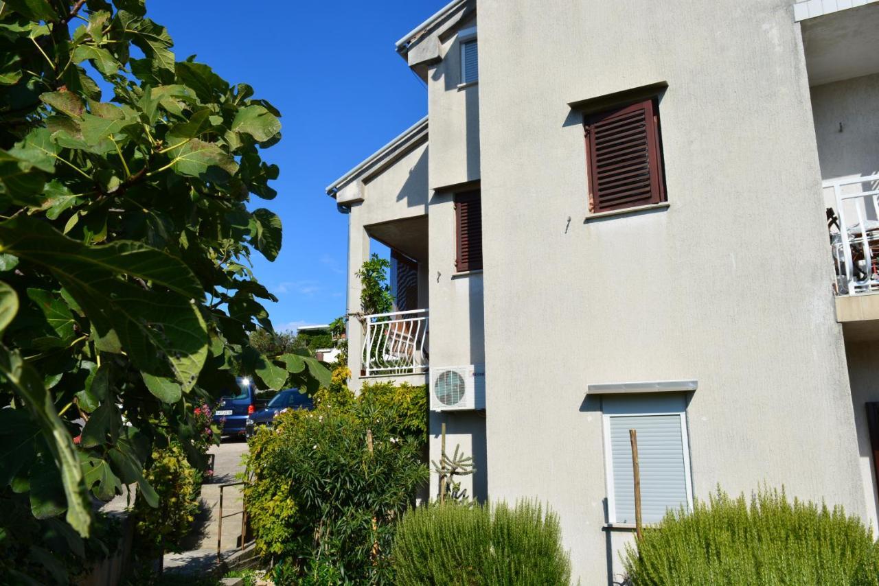 Maja Appartement Kornić Buitenkant foto