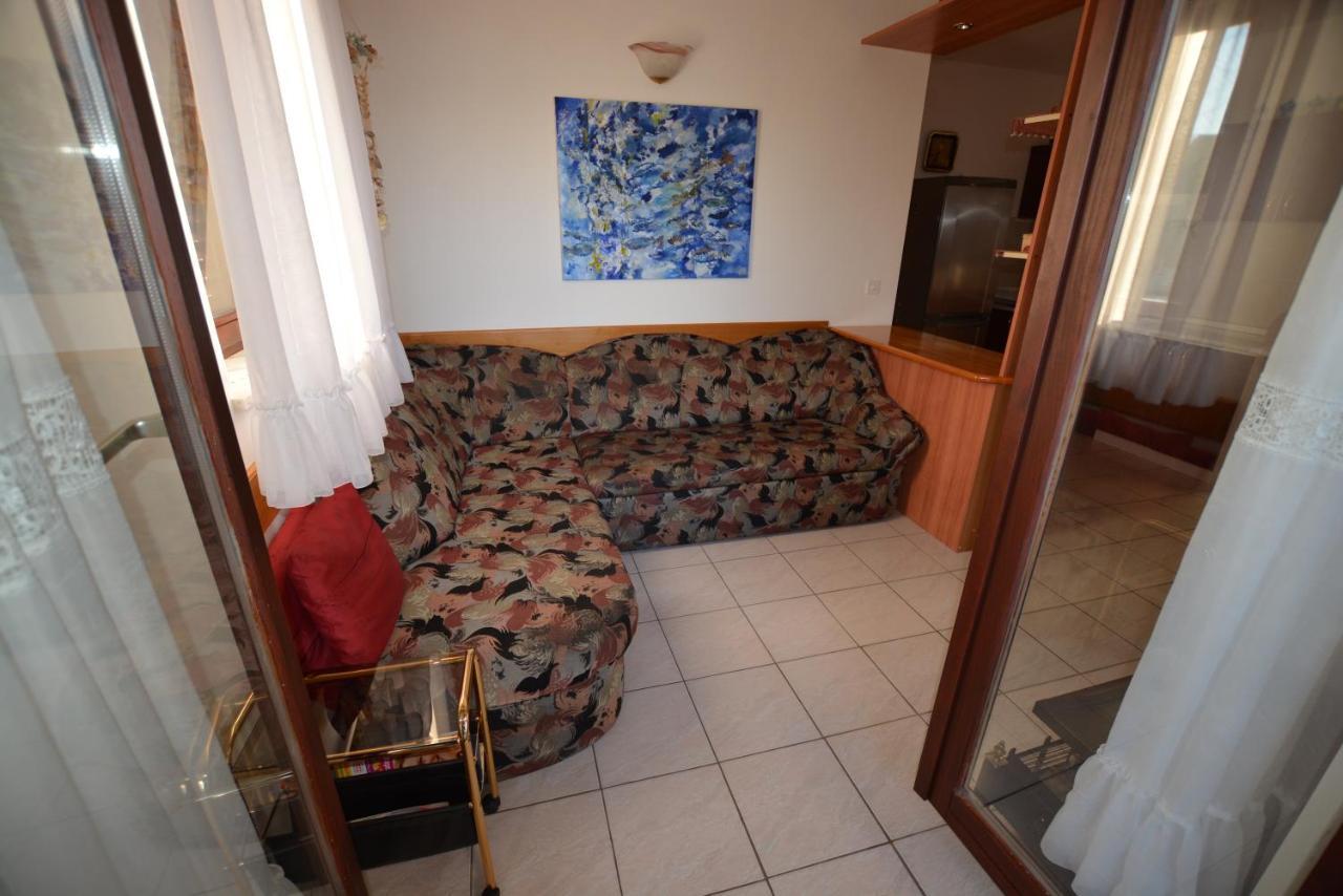 Maja Appartement Kornić Buitenkant foto